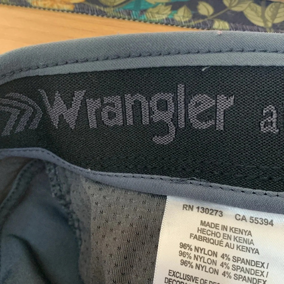 Wranglers Grey Cargo Shorts Size 32 - Picture 4 of 7